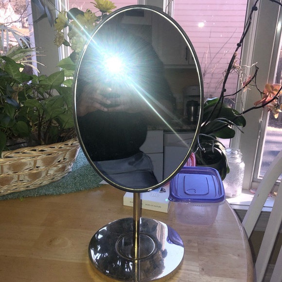 Henri Bendel iconic make-up/Jewelry mirror - Picture 4 of 4